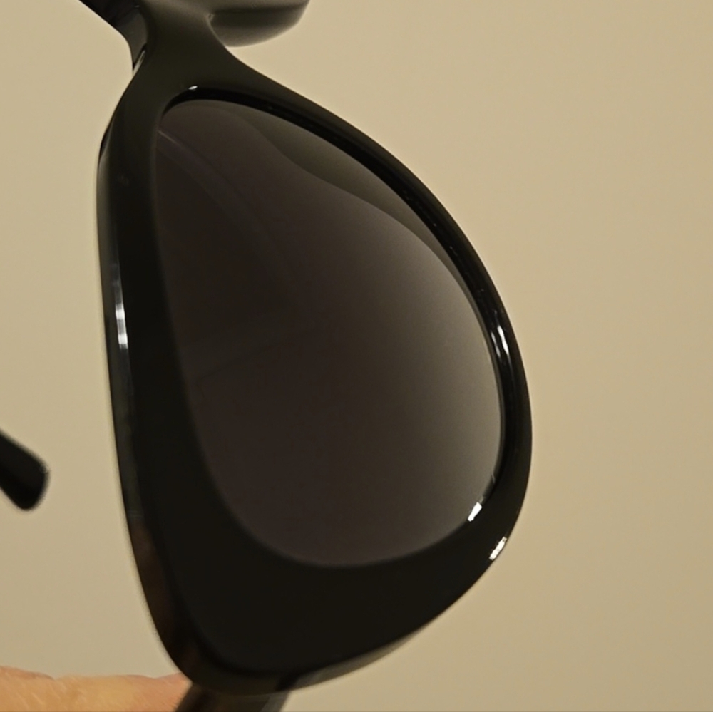 SOLD Dolce & Gabbana Black Oversized Cat Eye Sunglasses DG 4189 Retro Celebrity - Picture 12 of 13